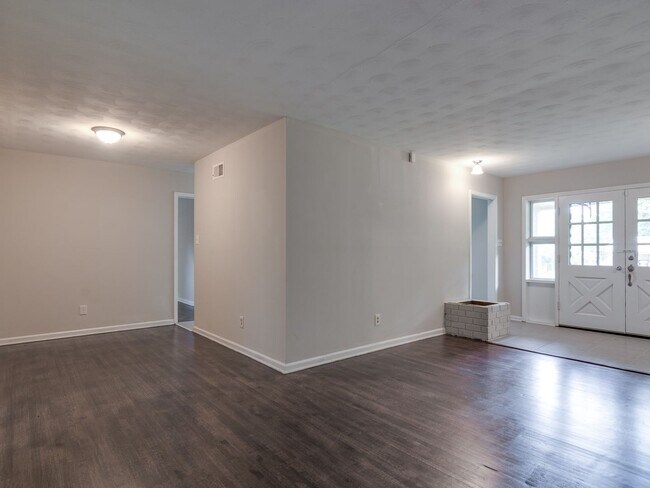 Building Photo - Beautiful Renovated 3 Bedroom 2 Bathroom in Whitehaven!