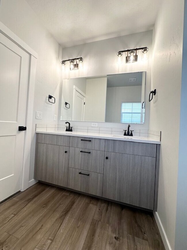 Building Photo - Prioritize comfortable living in this CBH home built in 2024!