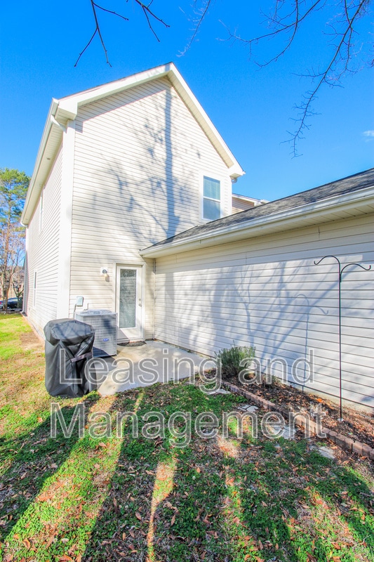 Building Photo - 4946 Ballantine Dr