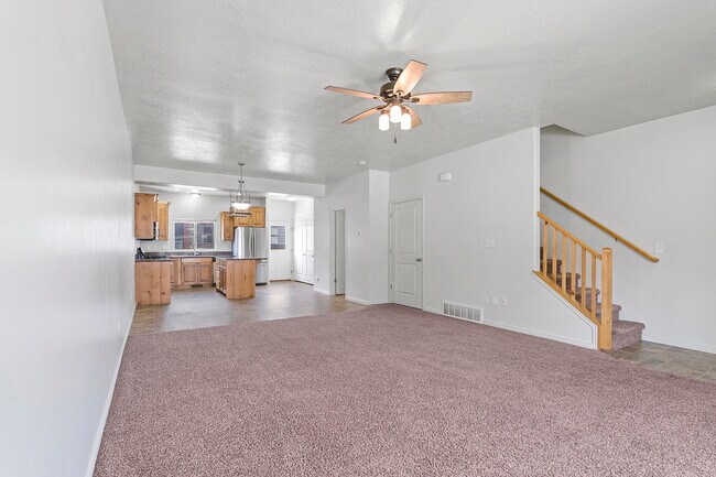 Building Photo - 490 E 700 S