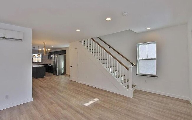 Building Photo - Style, comfort, & convenience---perfectly packaged!