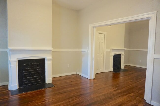 Building Photo - 3 BED | 2 BATH | PRIVATE PATIO | WALK TO FORSYTH