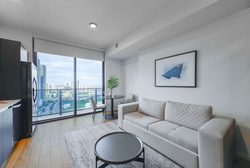 Primary Photo - 398 NE 5th St