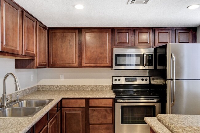 Building Photo - 5240 Indian River Dr