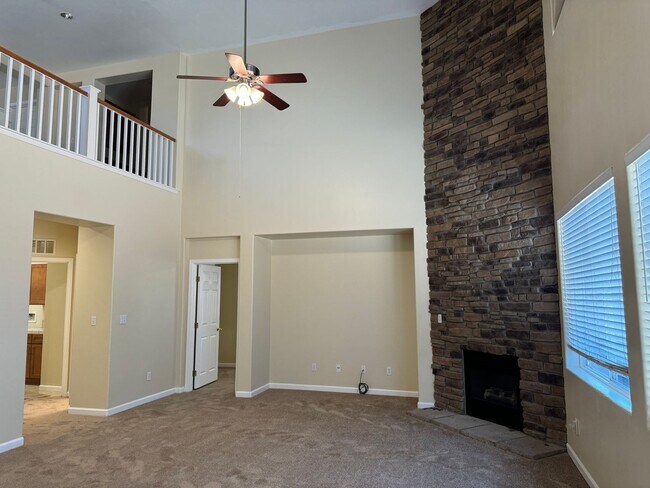 Building Photo - Four bedroom home in the Southwest!