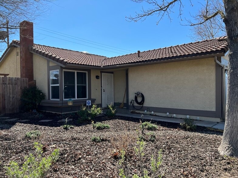 Building Photo - 212 Oak Meadow Ln