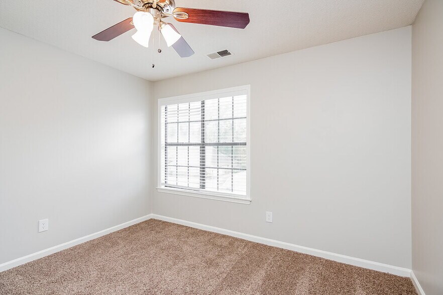 Building Photo - 2080 Beckenham Cove