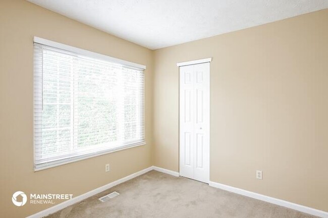 Building Photo - 5517 Snowberry Ct, Indianapolis, IN 46221