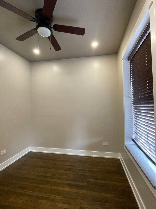 Building Photo - 1428 S Central Park Ave