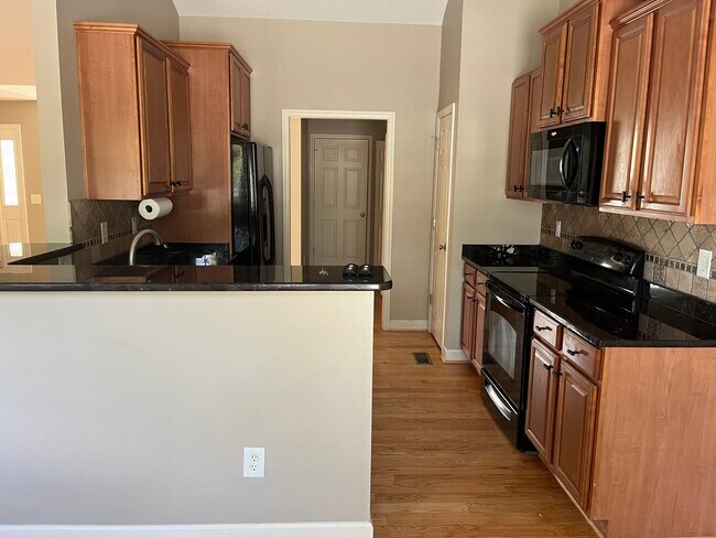 Building Photo - 650 Northview Dr