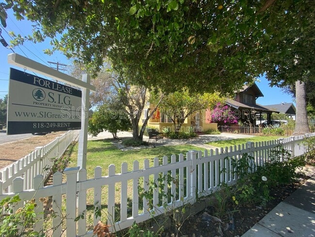 Building Photo - 1250 E Villa St