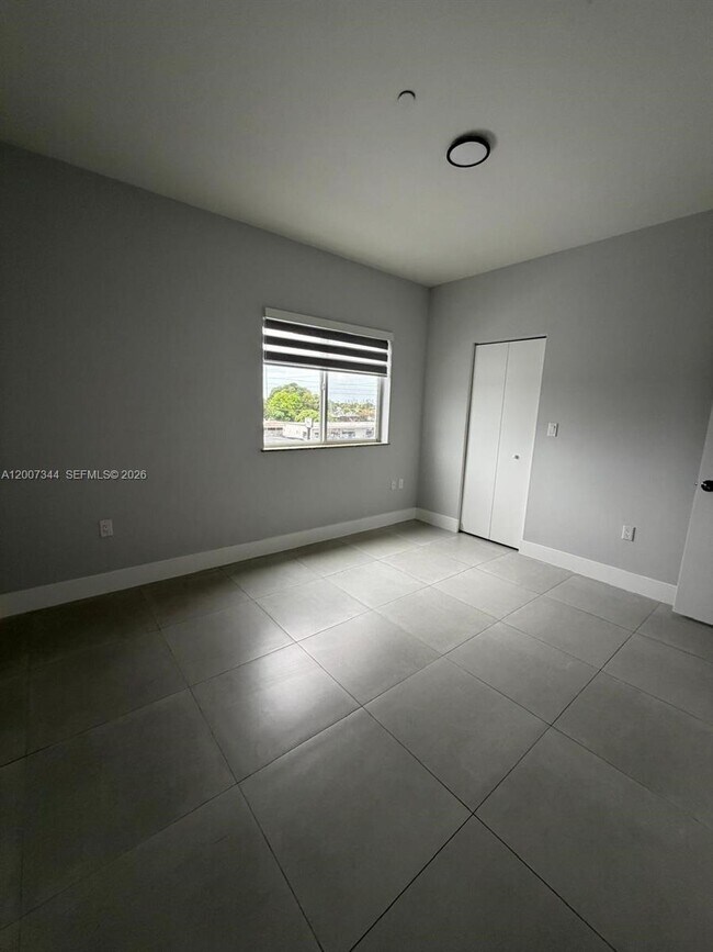 Building Photo - 381 E 50th St