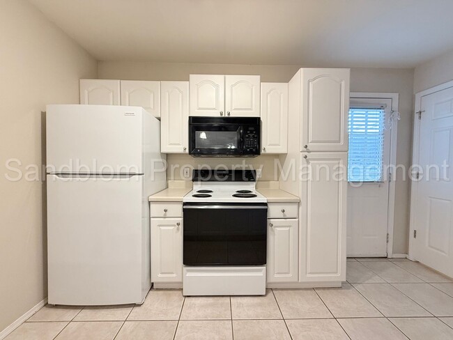 Building Photo - 4031 Rawson Rd