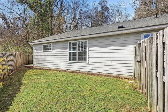 Building Photo - 335 Dreadnaught Ct