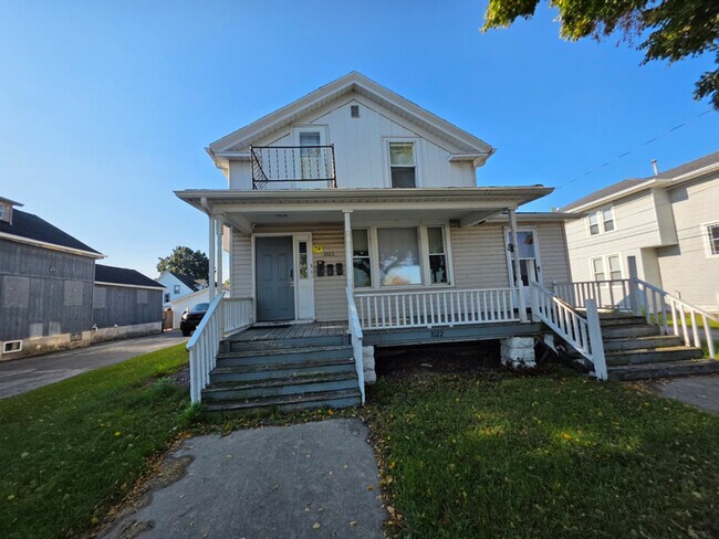 Building Photo - 1022 Pine St