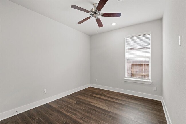 Building Photo - 10635 Cascade Crk Dr