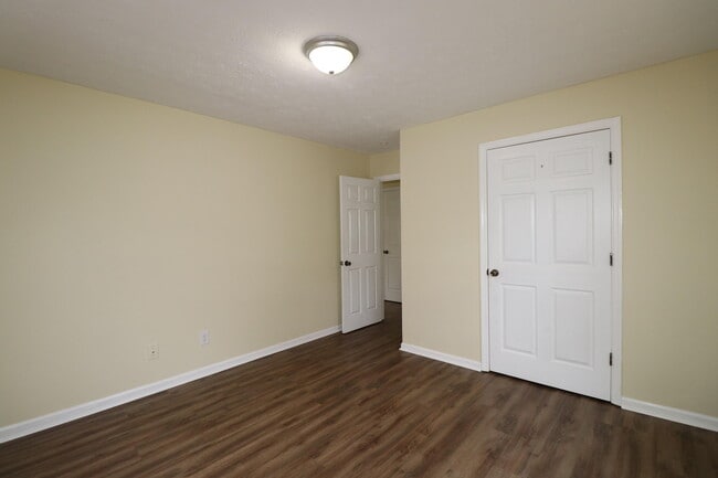Building Photo - 319 Edgewood Dr