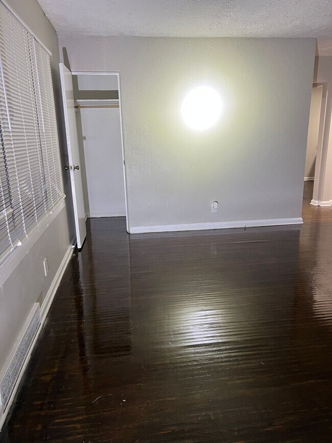 Building Photo - 3030 E 37th St