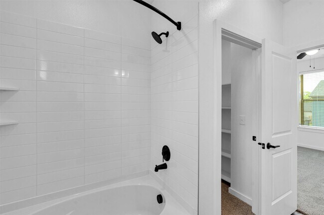 Building Photo - 1427B Forward Dr