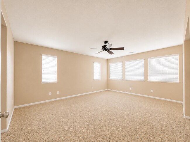 Building Photo - Beautiful Heritage Lake 3 Bedroom+ House for rent