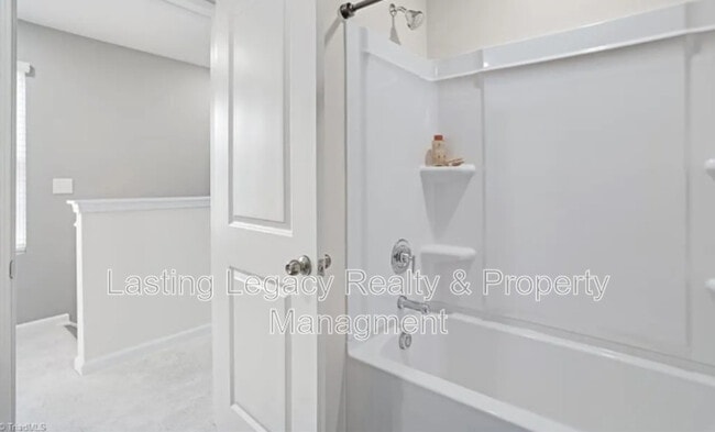 Building Photo - 3134 Fall Hls Dr