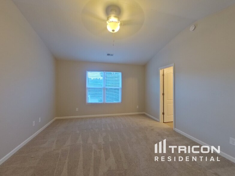 Building Photo - 1134 Blue Topaz Dr