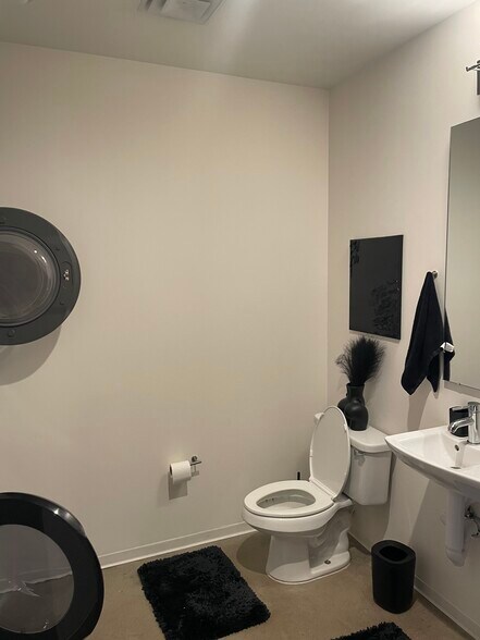 Half bath - 2115 Yeaman Pl