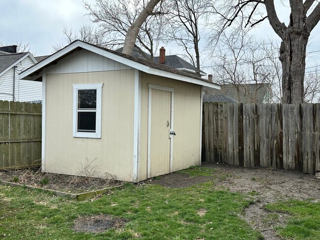 Building Photo - 809 Elk St