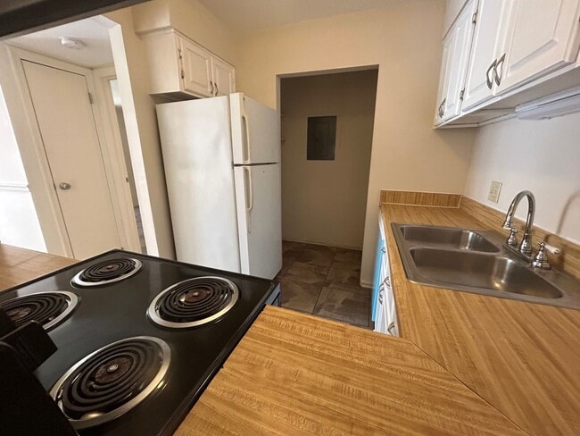 Building Photo - 3609-E-65 Juneau Rd