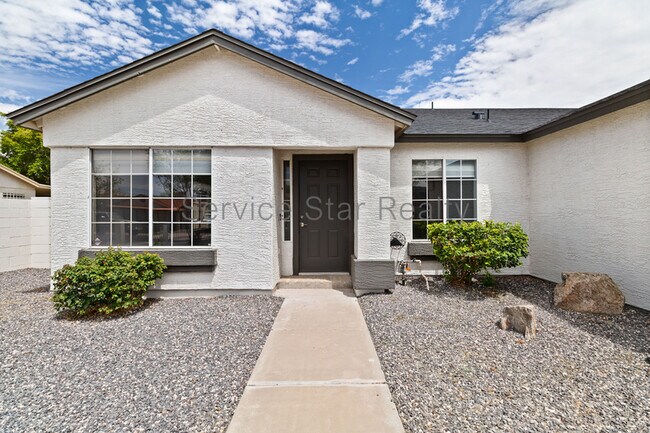 Building Photo - 1408 E Carson Rd