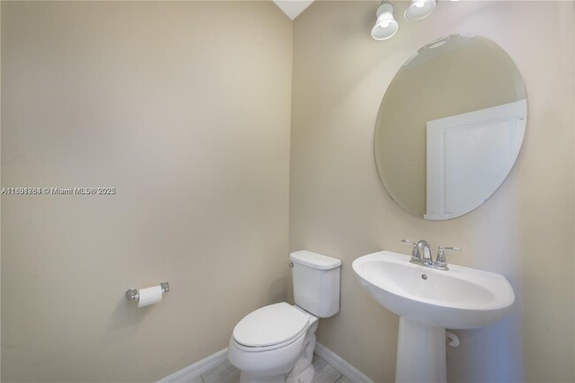 Building Photo - 925 Banyan Dr
