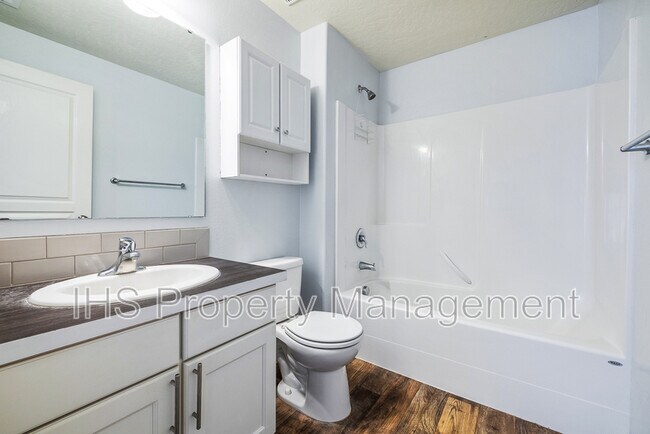 Building Photo - 9340 W 9th Pl