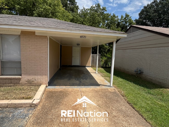Building Photo - COZY & CLEAN! 3BR Memphis Value | Hardwoods & Open Kitchen | Fenced Yard!