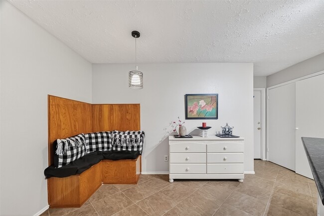 Building Photo - 8122 Sandy Glen Ln