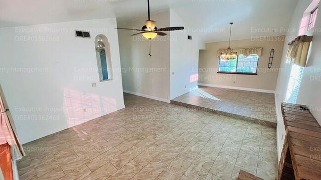 Building Photo - 3 bedroom/ 2 bathroom home located near Old River Rd/ White Ln