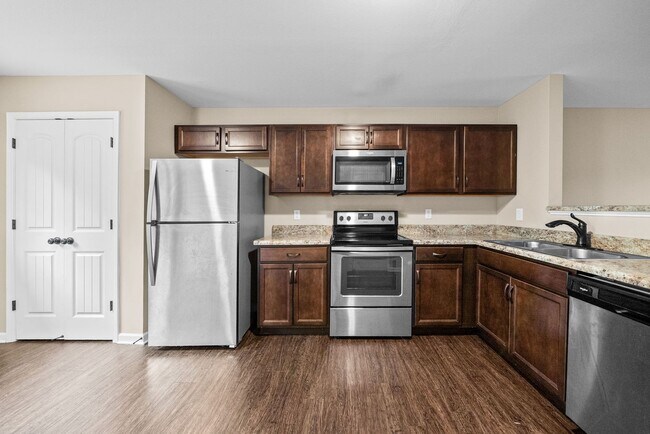 Building Photo - 148 Center Pointe Dr