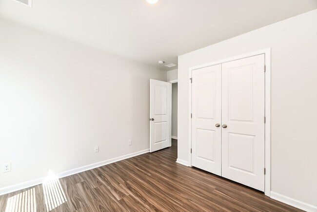 Building Photo - 116 Shire Dr