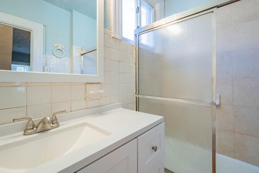 Building Photo - 435 N Graham St