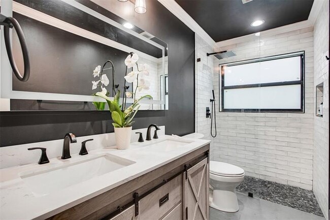 Building Photo - 10918 NW 56th Ct