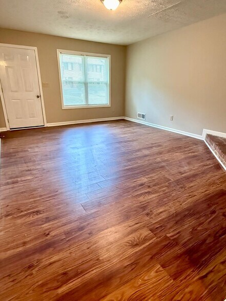 Building Photo - 799 Joseph Club Dr SW