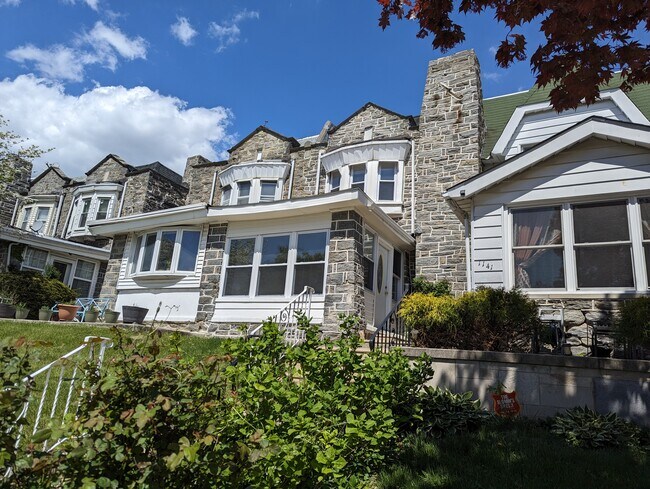 Building Photo - 1143 N 65th St