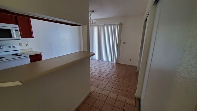 Building Photo - 2 Bed 2 Bath