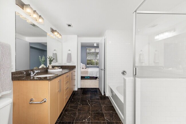 Building Photo - 54 Rainey St