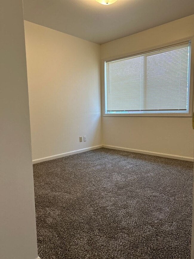Building Photo - 3 Bedroom Apartment in Cheney
