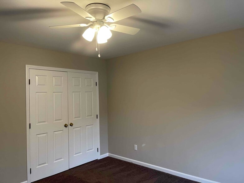 Building Photo - 1235 Shakentown St