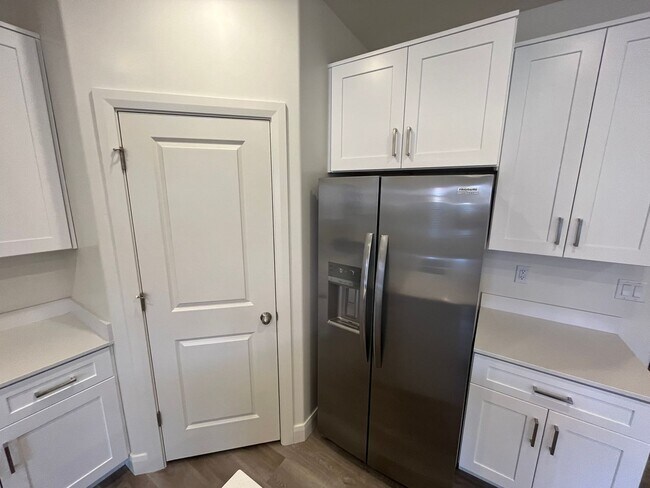 Building Photo - Azalea Beauty!