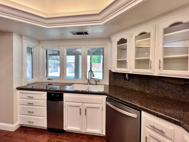 Building Photo - $3,700 Cole & Millbrook, 4 Bedroom House -...