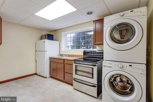 Building Photo - 1117 Ellingwood Dr