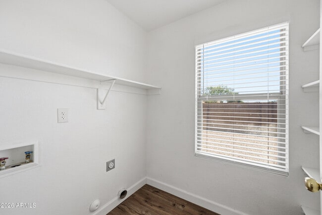 Building Photo - 2851 E Cherry Hills Dr