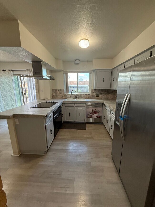 Building Photo - 749 Steppe Pl